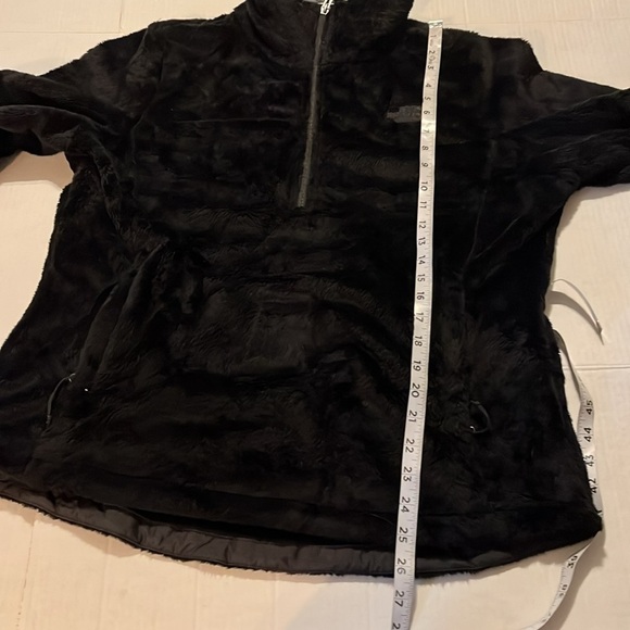 The north face-L-black-pull over, 1/4 zip,L/S, embroidered logo, pocket, jacket. - Picture 14 of 16